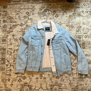 Brand new light weight blue Jean jacket with Sherpa collar
